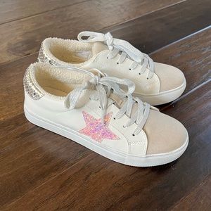🔥Girls Pink Star Shoes size 4
